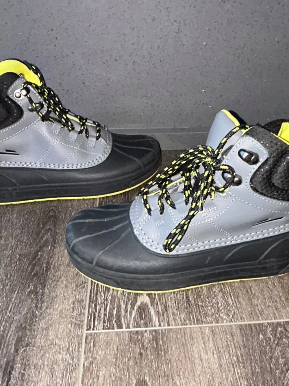 CHAMPION C9 YOUTH BOYS SIZE 5 DUCK BOOTS SHOES BLACK GRAY GREEN RN 91218 - Picture 1 of 7